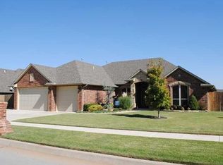 2104 Dogwood Creek Ave, Yukon, OK 73099