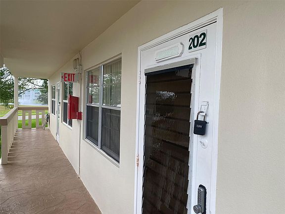 4th image of 202 Richmond A #202