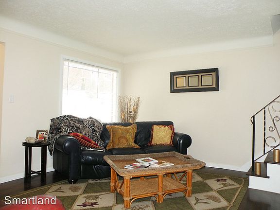 4th image of 24451 Hawthorne Dr