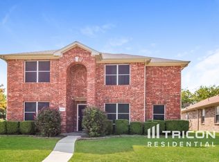 1052 Shadywood Dr, Cedar Hill, TX 75104