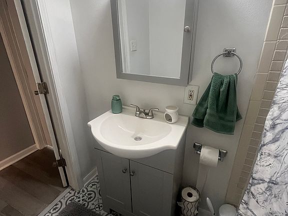 3rd image of 5518 Warrington Dr #A