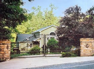 206 Highlands Rd, Hurricane, WV 25526