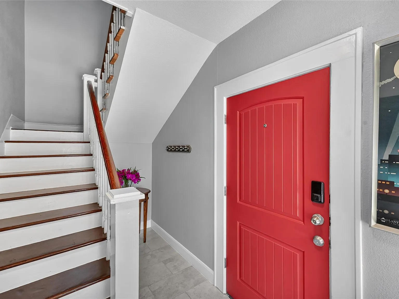 2 bed, 1.0 bath, 1329 sqft, $2,200 — Photo 2