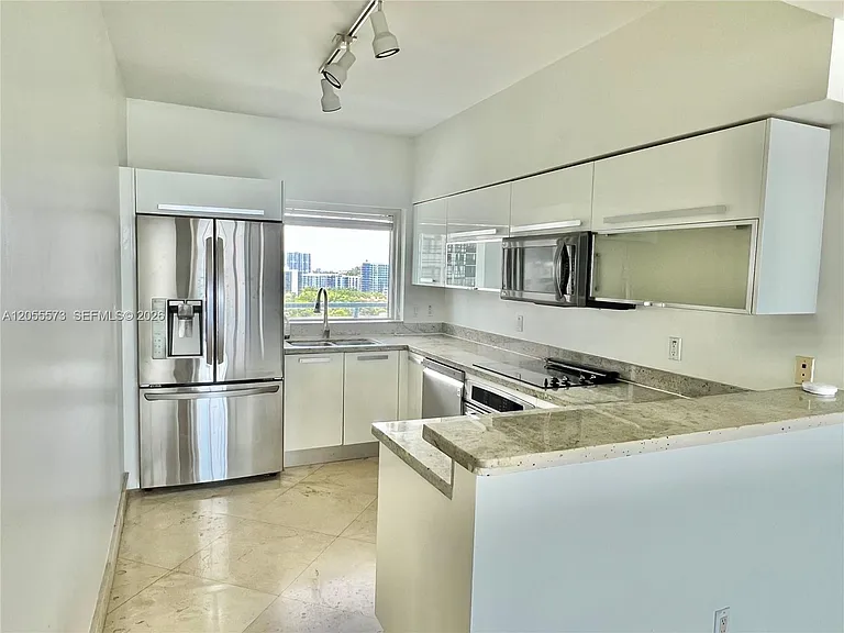 601 NE 36th St #1307 — Photo 2