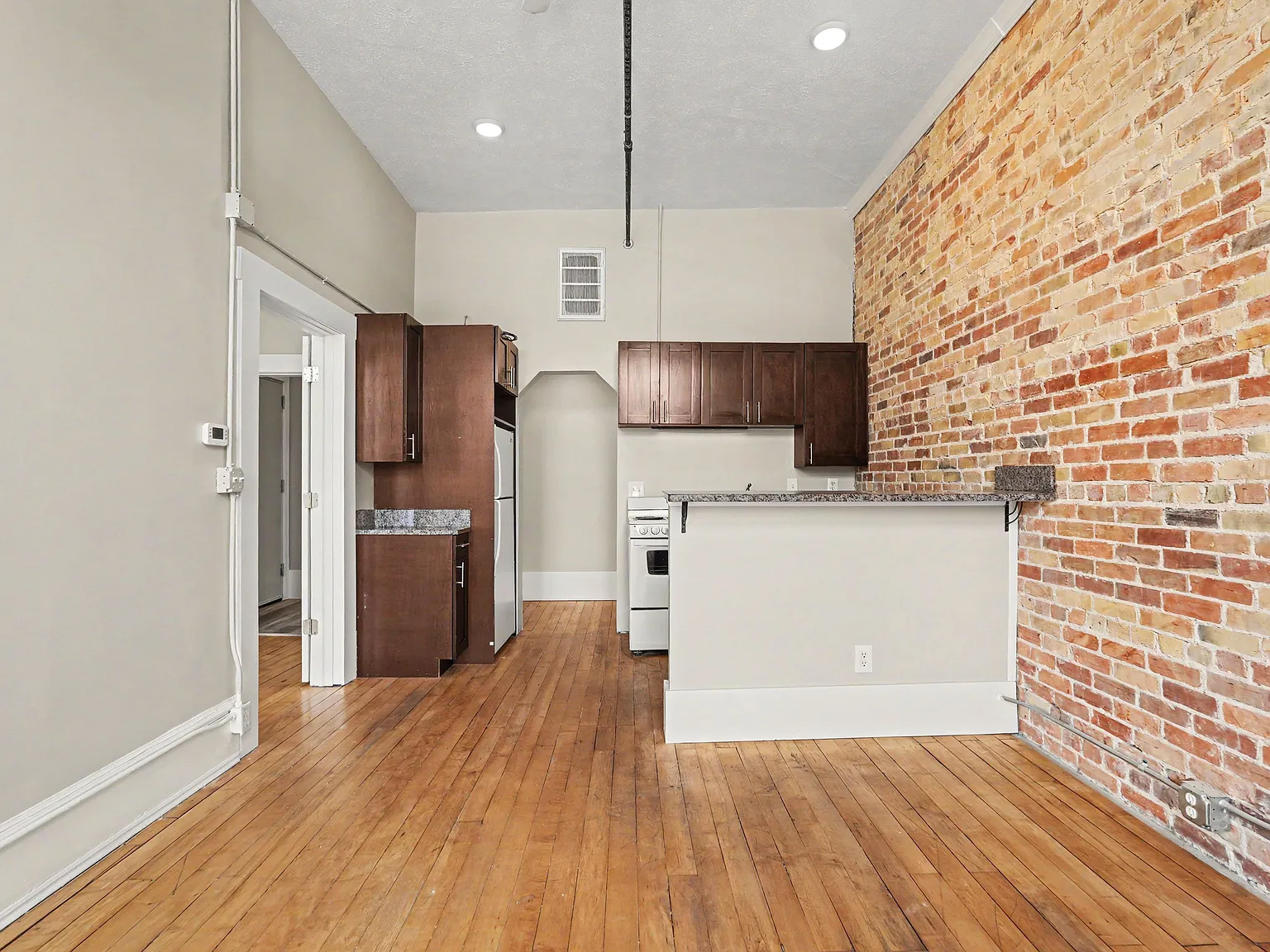 1 bed, 512 sqft, $1,600 — Photo 2
