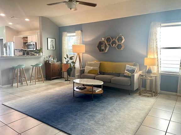 4th image of 2025 Langdale Ln
