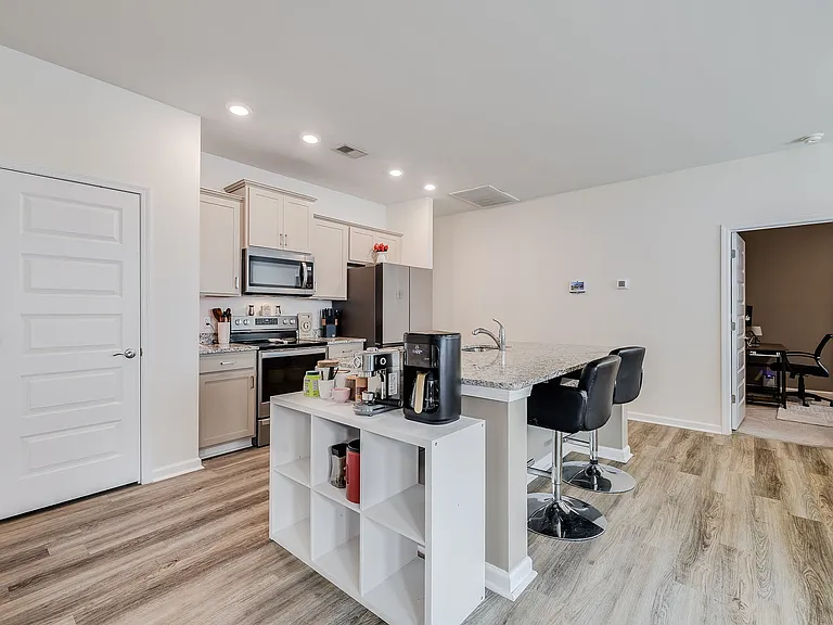 161 Holloway Hl — Photo 16