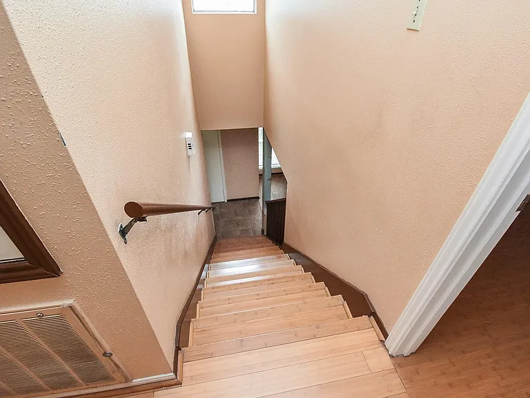 7822 Greenedge Dr — Photo 9