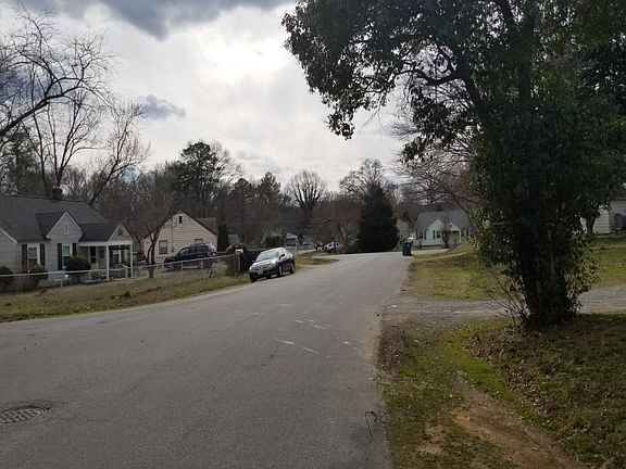 5th image of 2430 Alycia Ave