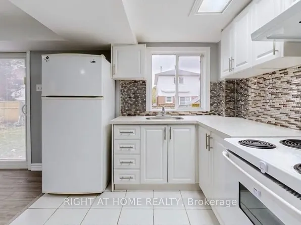 942 Port Union Rd W, Toronto, ON M1C 2L9