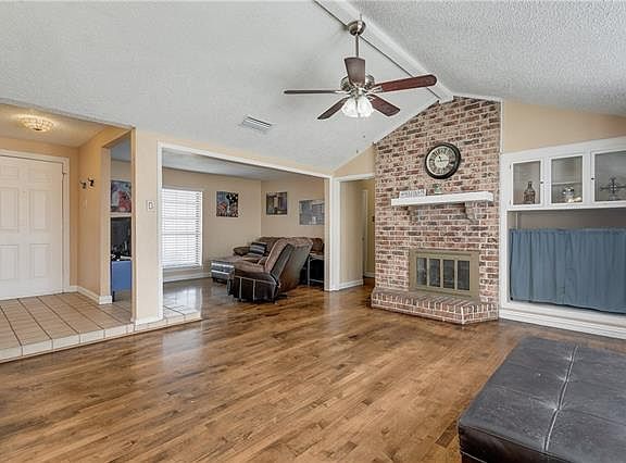 4th image of 1110 Holbrook Dr