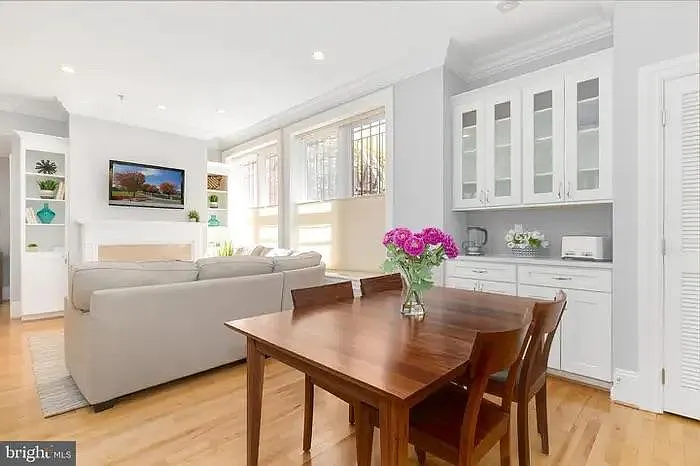 2 bed, 900 sqft, $4,000 — Photo 3