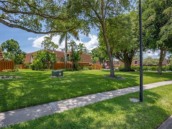 5th image of 1464 Park Shore Cir APT 3