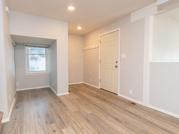5th image of 2123 E Desmet Ave