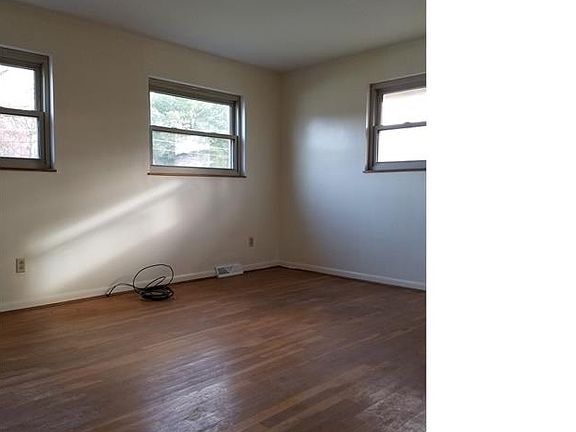 4th image of 445 Leath Ave