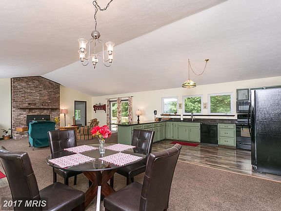 3rd image of 1112 Emerald Dr