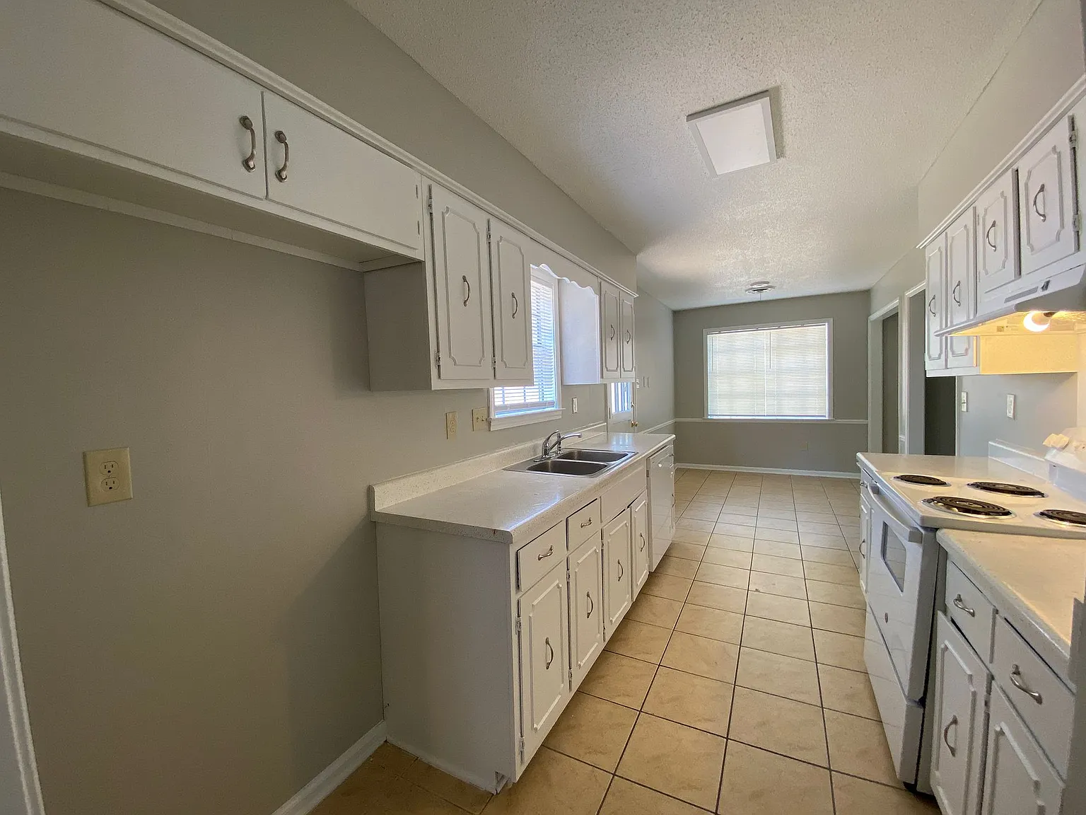 5438 Elmhurst Ave — Photo 3