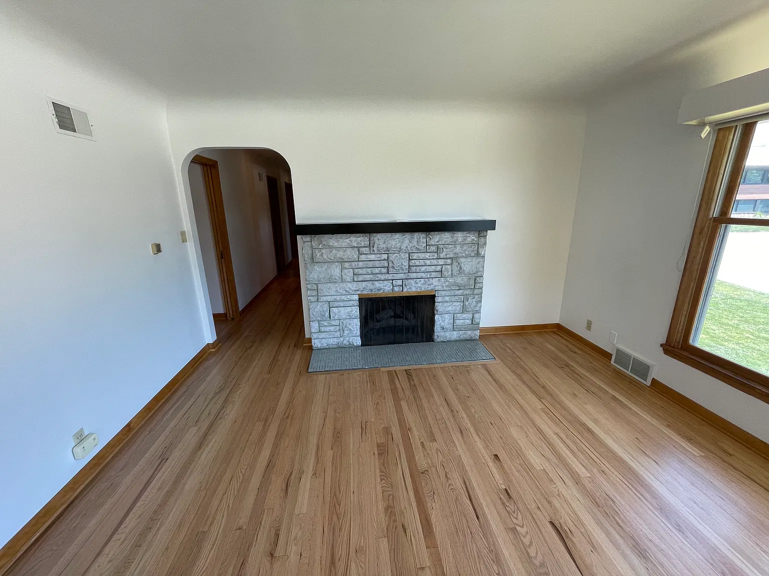 3 bed, 1678 sqft, $2,400 — Photo 3