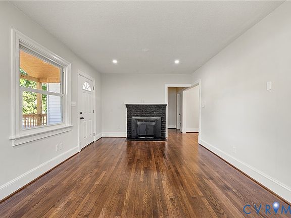 3rd image of 4003 Lee Blvd