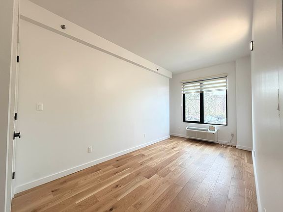 4th image of 83-15 Parsons Blvd #4D