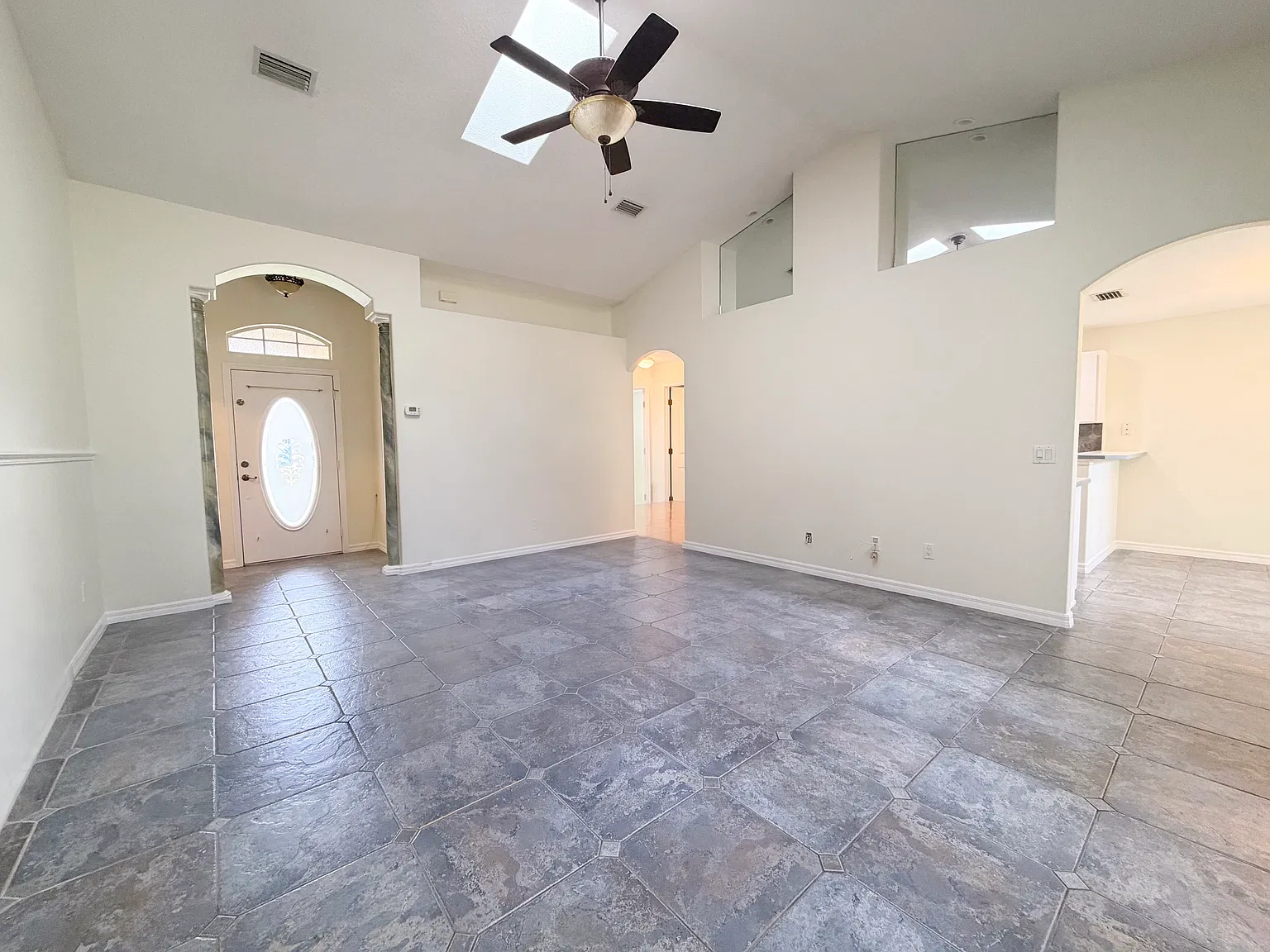 3 bed, 1330 sqft, $1,750 — Photo 2