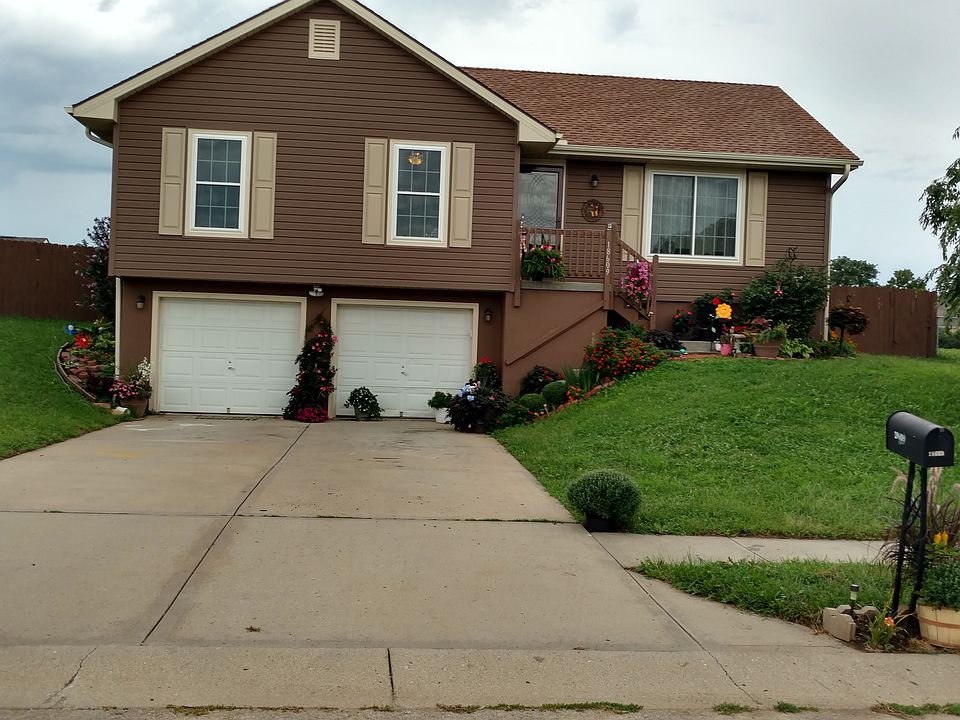2nd image of 18609 Primrose St