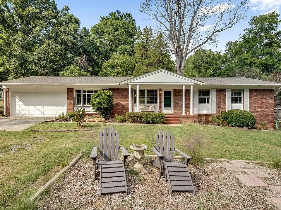 5 W Maple Dr