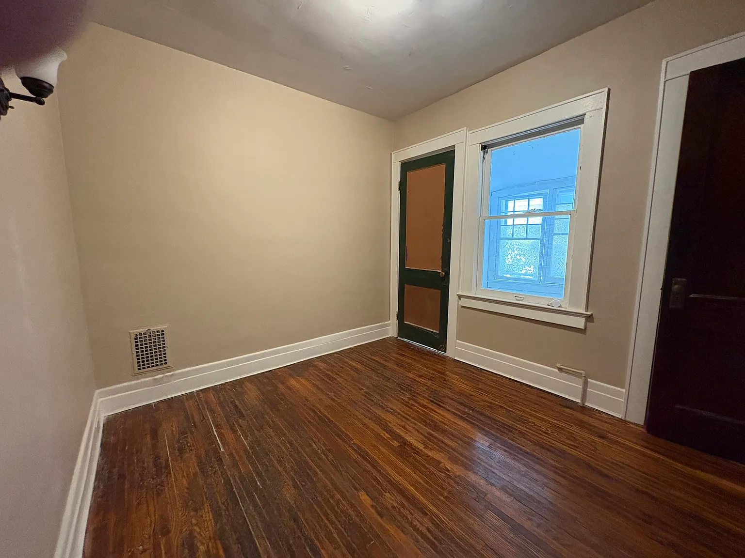 3 bed, 1400 sqft, $2,095 — Photo 4