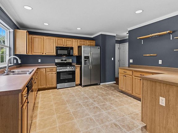 2nd image of 1108 E Pinecrest LANE