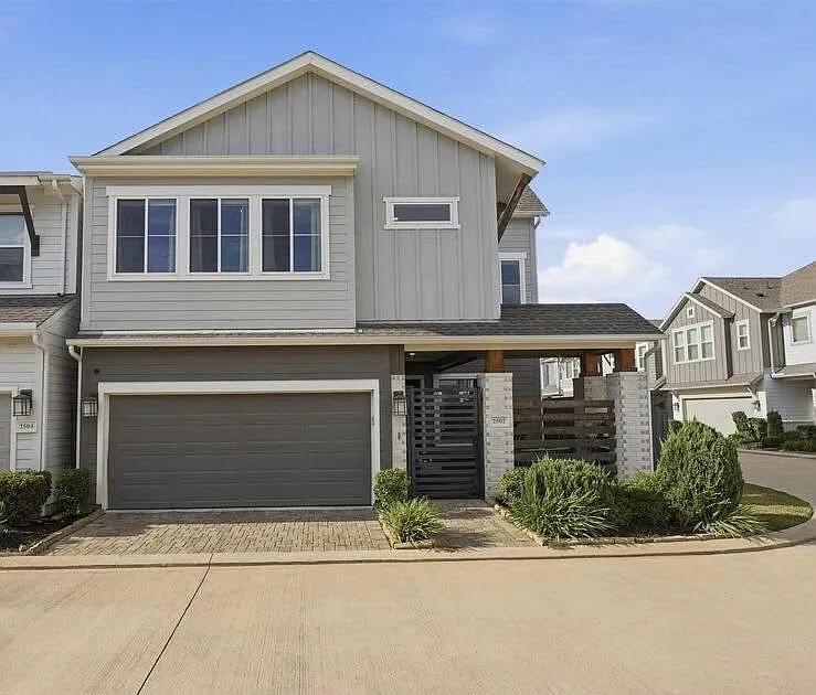 4 bed, 3.5 bath, 2865 sqft, $4,400 — Photo 1