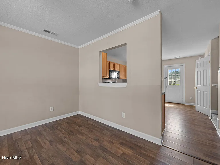 911 Springwood Dr — Photo 4