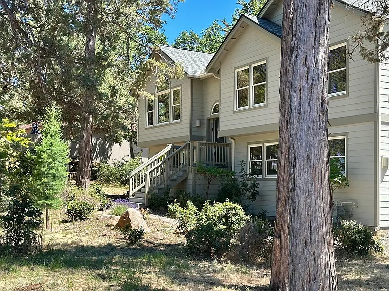 6425 Coopers Hawk Rd — Photo 1