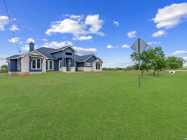 9991 CROW LN, Adkins, TX 78101