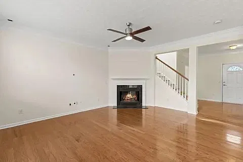 3 bed, 2.5 bath, 2089 sqft, $2,350 — Photo 4