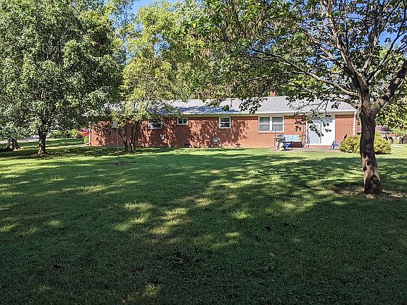 3rd image of 1005 Northwood Dr