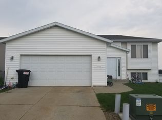 3712 Lewis Rd NW, Mandan, ND 58554