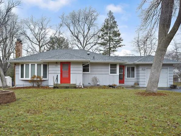 15710 Day Pl, Minnetonka, MN 55345