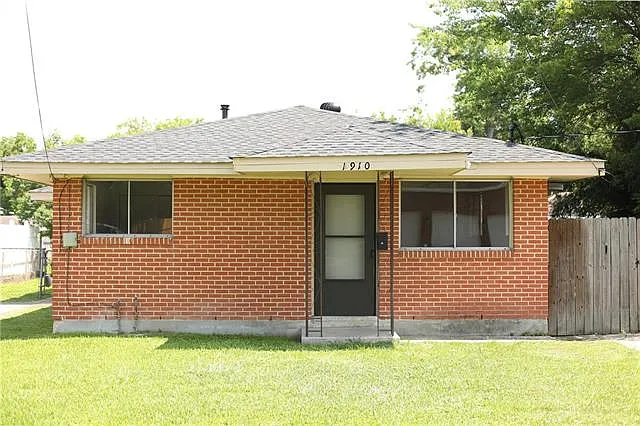 2 bed, 1.0 bath, 778 sqft, $1,450 — Photo 1