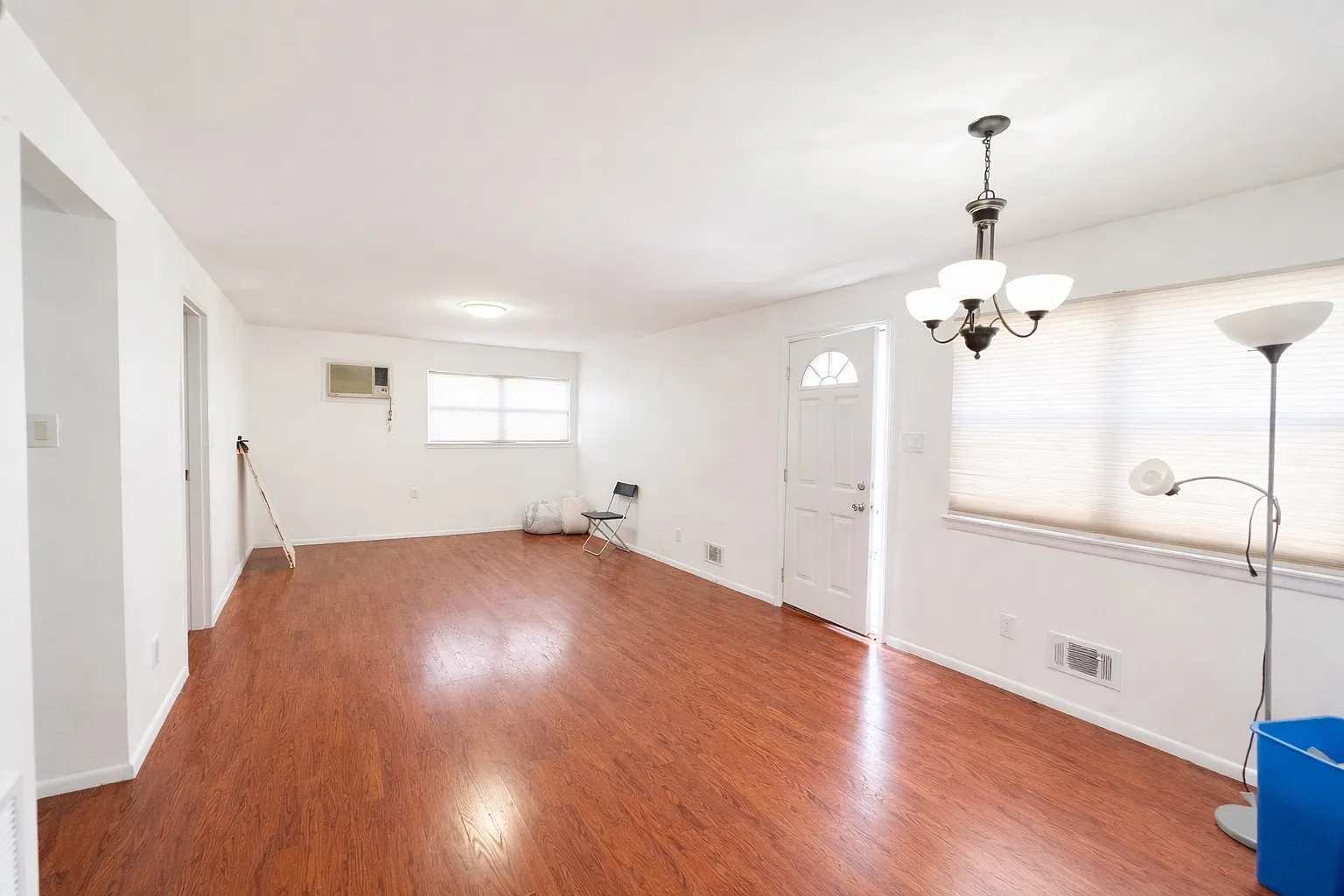 2 bed, 850 sqft, $2,200 — Photo 1