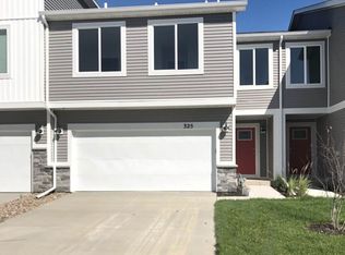 938 NE Traverse Dr, Waukee, IA 50263