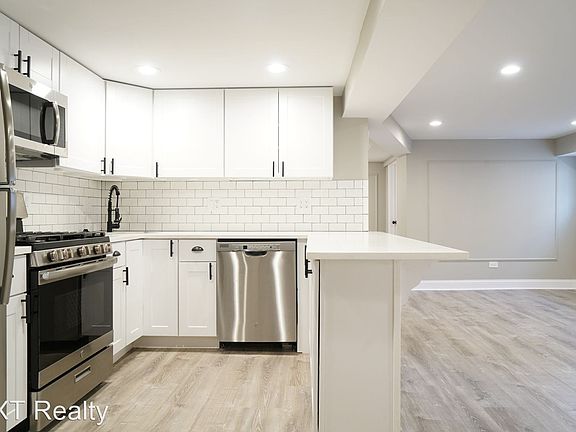 4th image of 2850 W Barry Ave #10339914