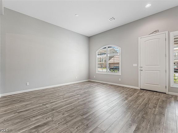 5th image of 9872 Glenwood Oaks Ct