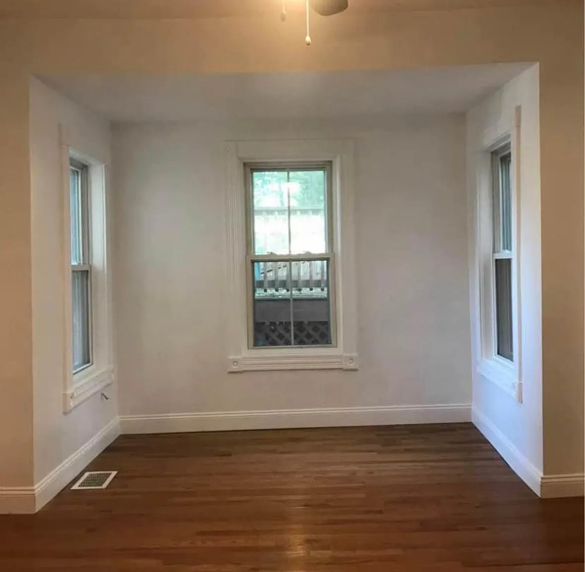 838 Winthrop Ave — Photo 2