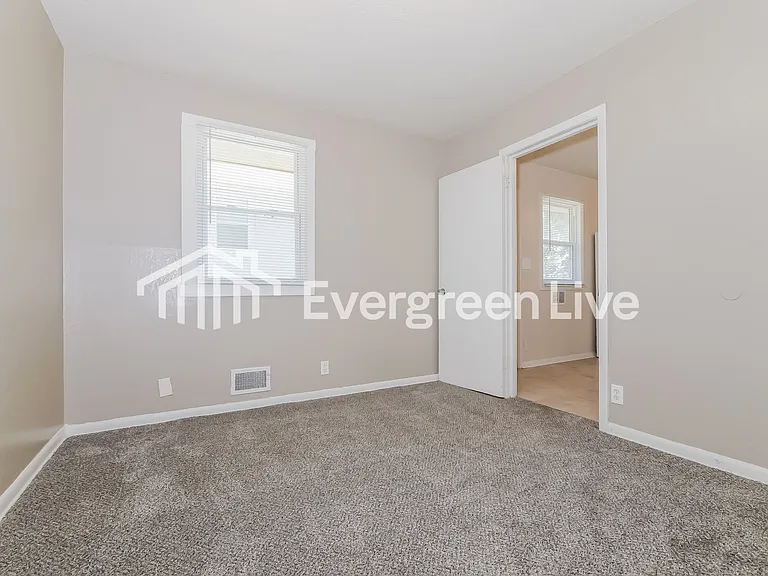 1124 E 84th Ter — Photo 13
