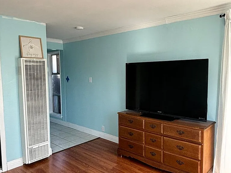 2832 Charlemagne Ave — Photo 5