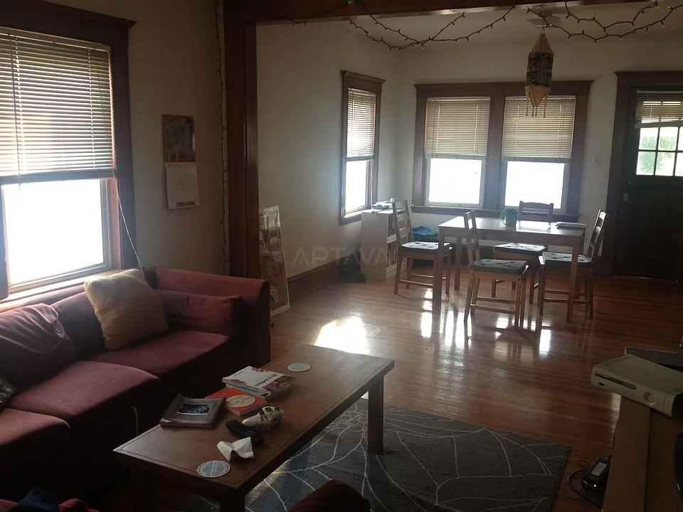 9 Dickson St #7