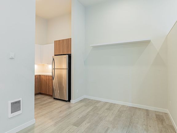 3rd image of 4310 N Maryland Ave #3