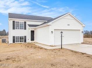 320 Crabtree Ln, Delta, OH 43515