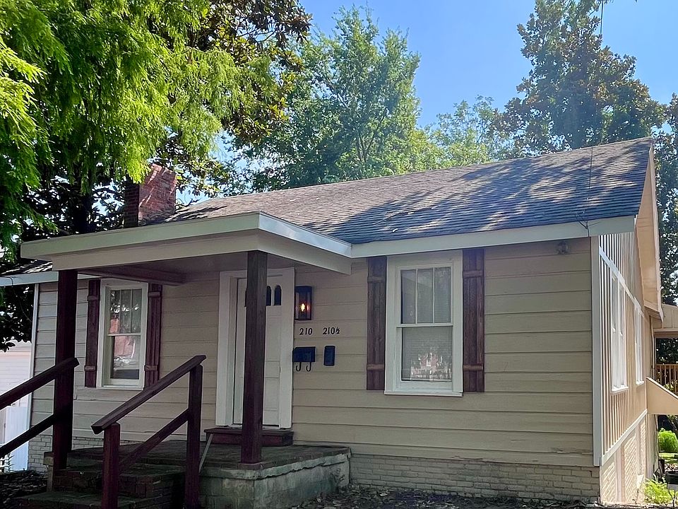 1st image of 210 8th St N #2