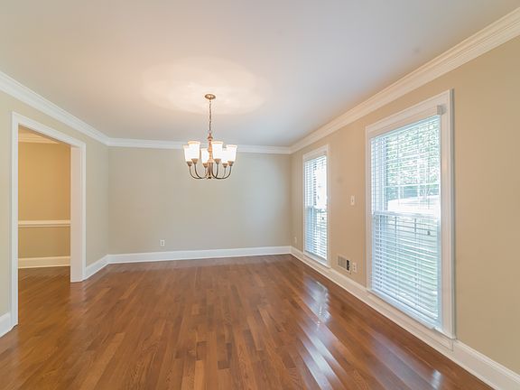 4th image of 440 Shyrewood Dr